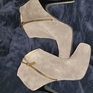 Grey ankle boots great condition